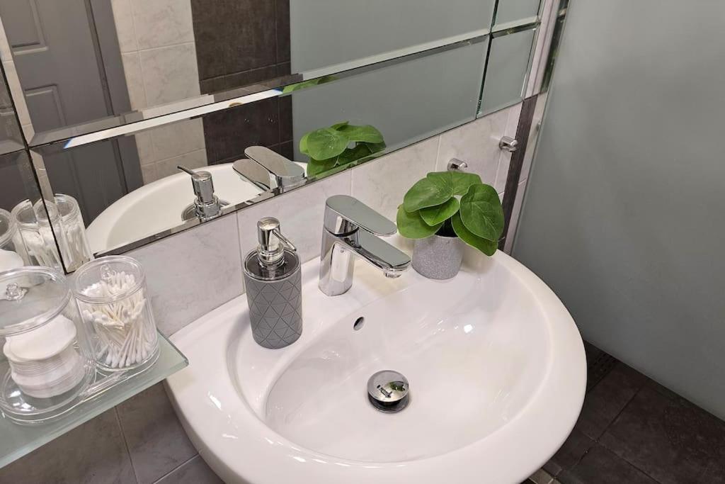 Artistico Two-Bedroom Apartment In Kolonaki 아테네 외부 사진